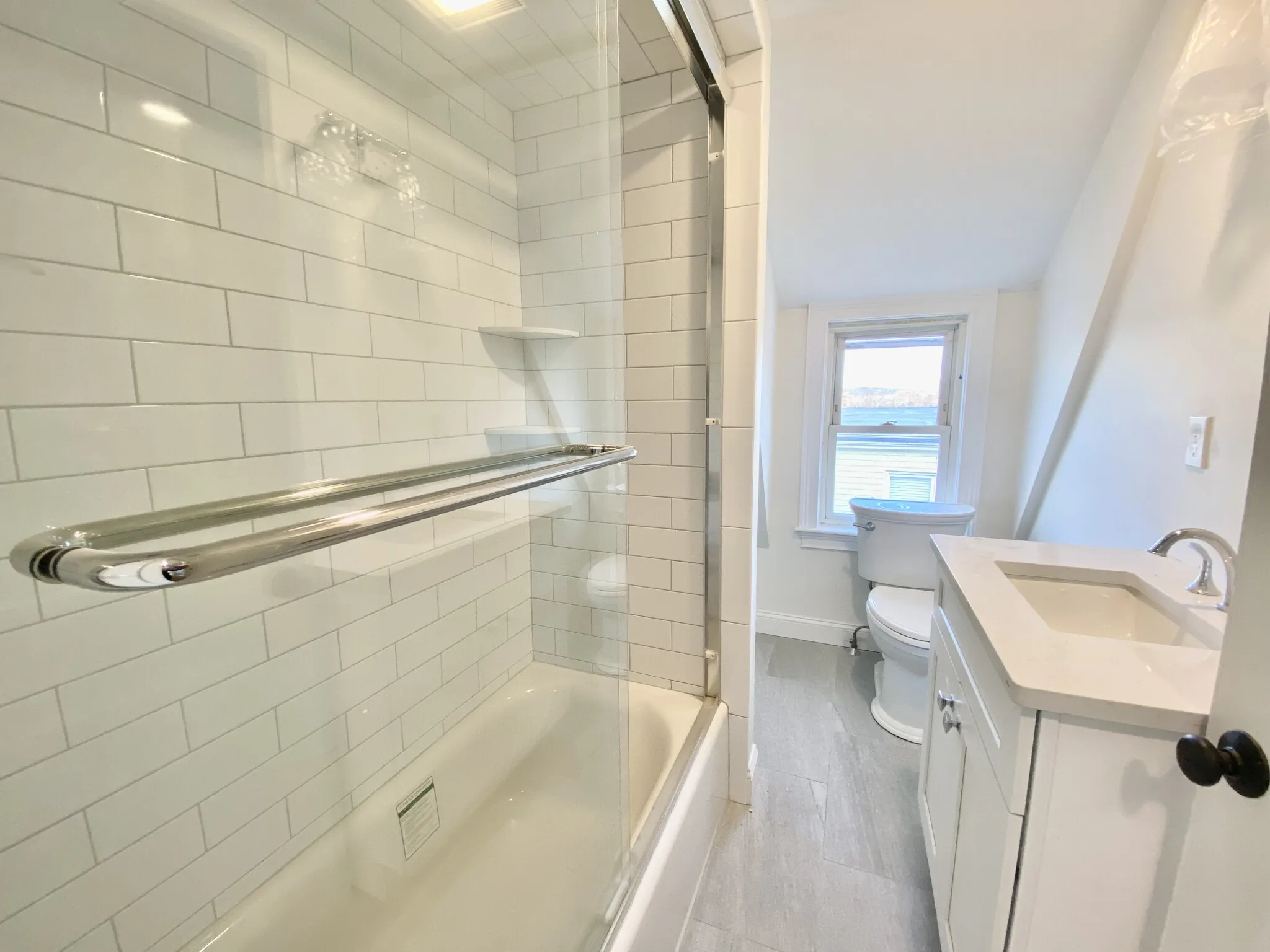 3 bed, 1.5 bath apartment for rent at 19-21 Bellevue St Unit 3, Banks Square — photo 14 of 25