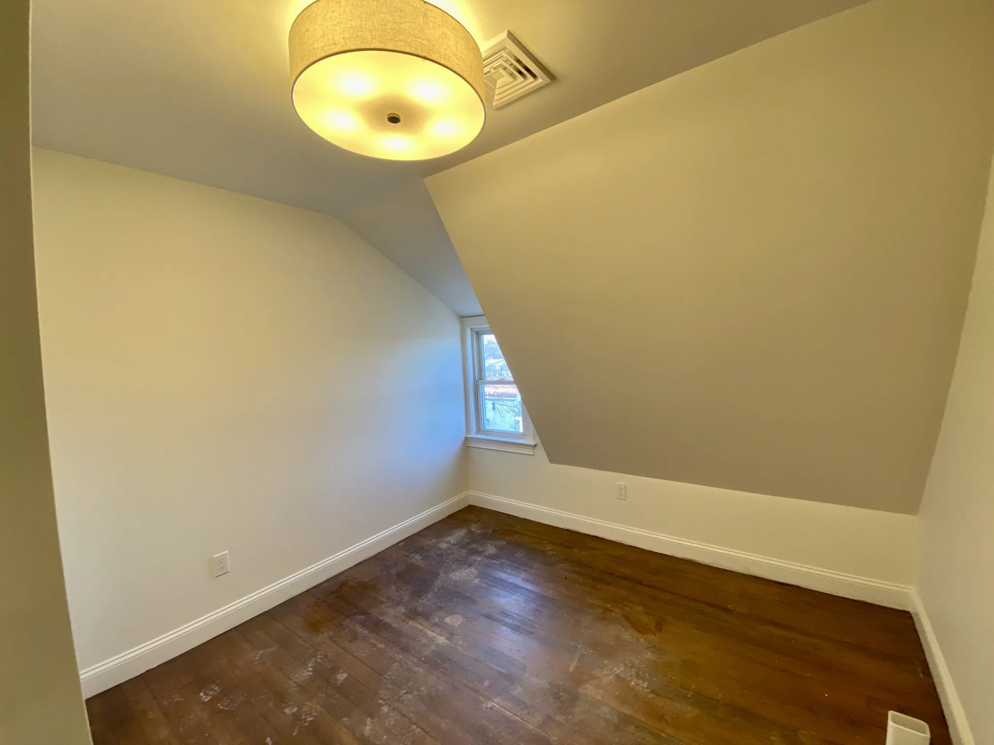 3 bed, 1.5 bath apartment for rent at 19-21 Bellevue St Unit 3, Banks Square — photo 13 of 25