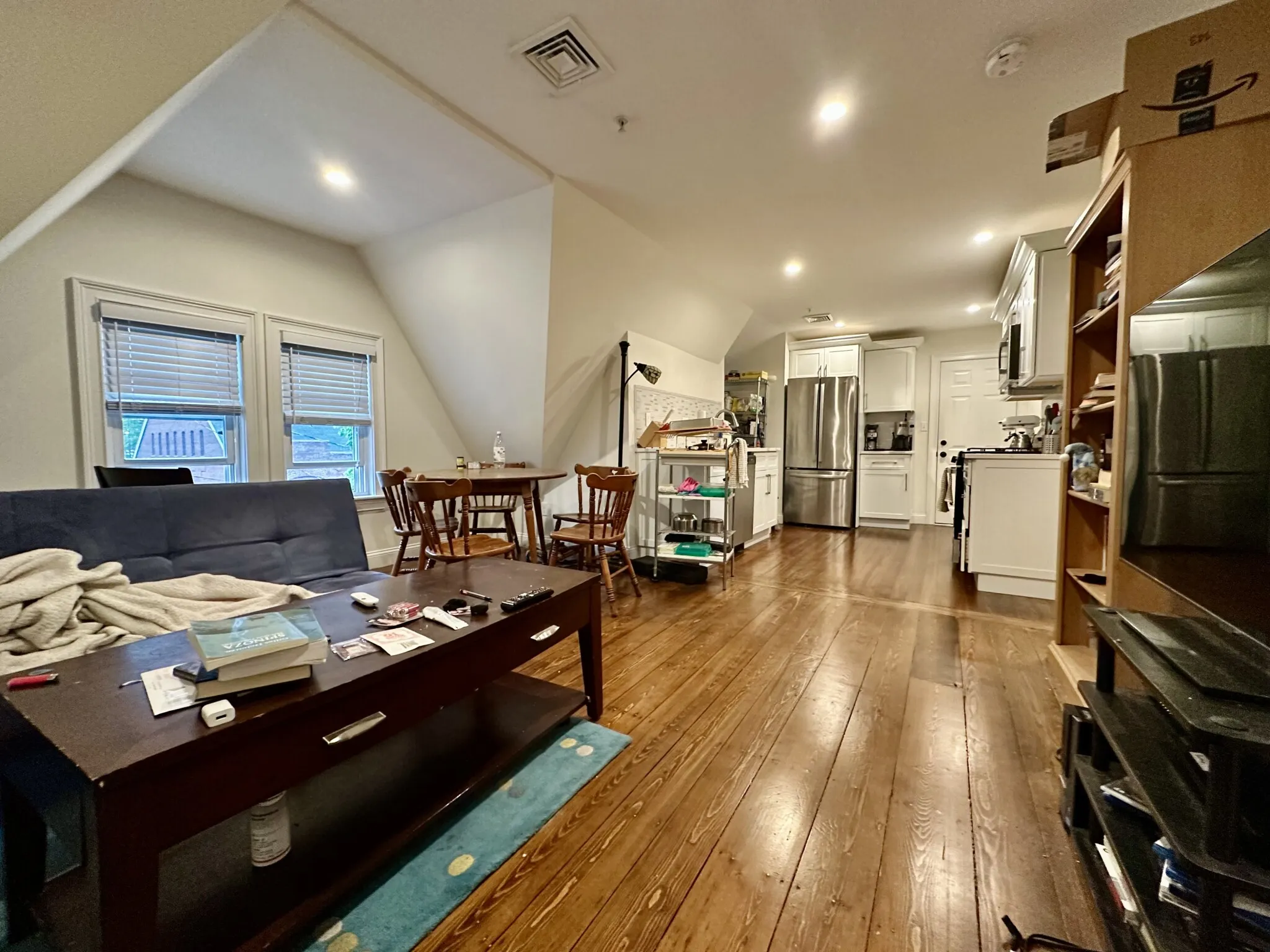 3 bed, 1.5 bath apartment for rent at 19-21 Bellevue St Unit 3, Banks Square — photo 2 of 25