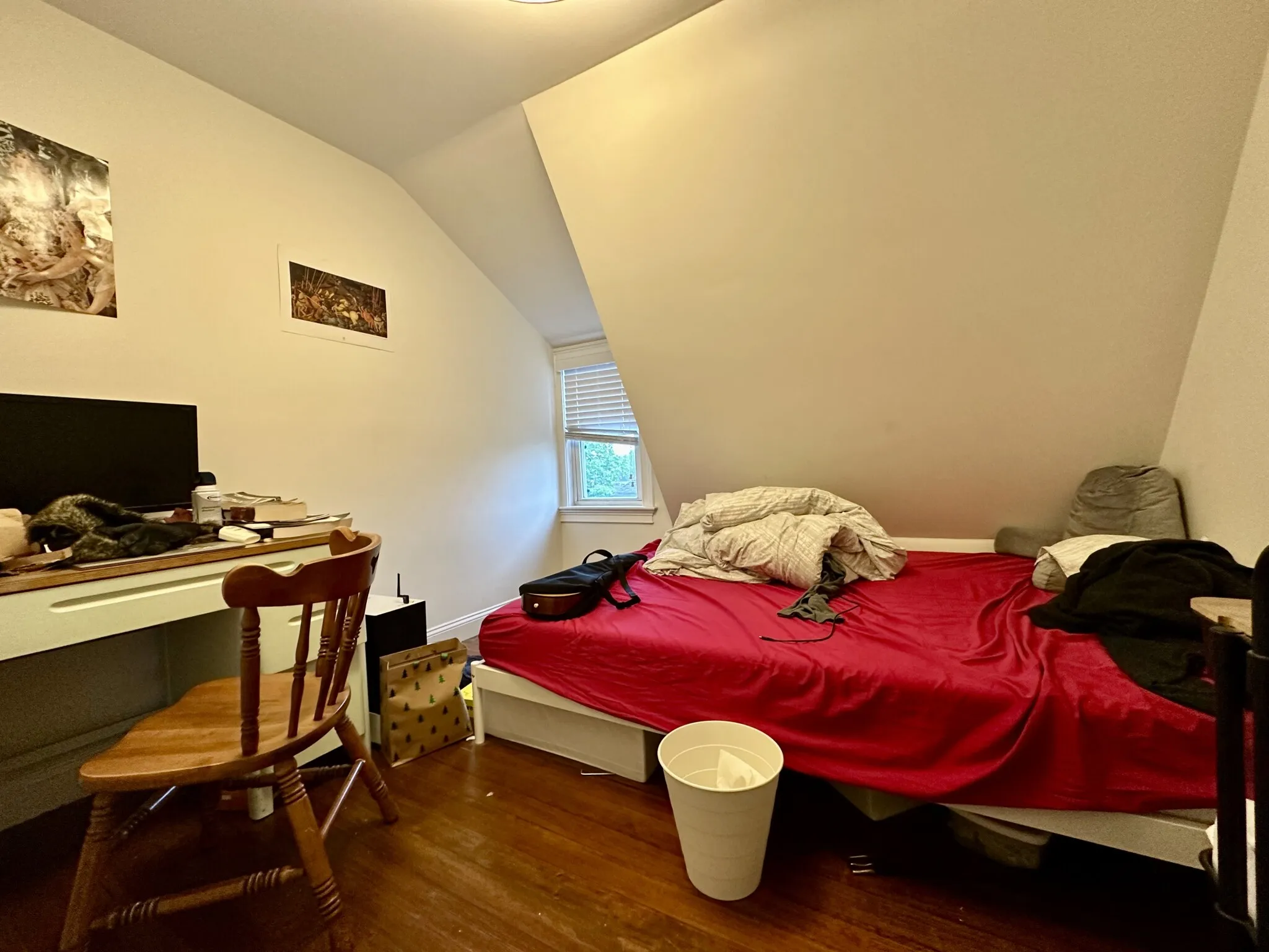 3 bed, 1.5 bath apartment for rent at 19-21 Bellevue St Unit 3, Banks Square — photo 6 of 25