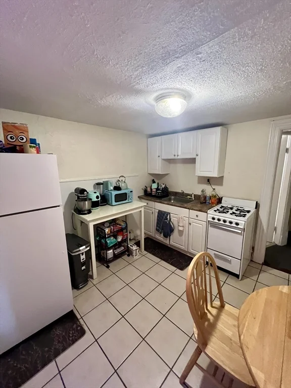 2 bed, 1 bath apartment for rent at 21 Flint Unit 21A, East Somerville — photo 2 of 10