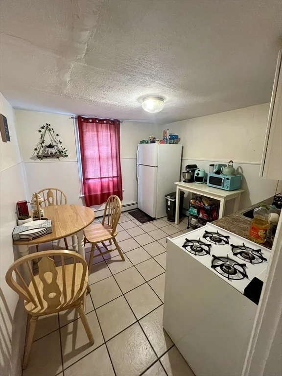 2 bed, 1 bath apartment for rent at 21 Flint Unit 21A, East Somerville — photo 3 of 10