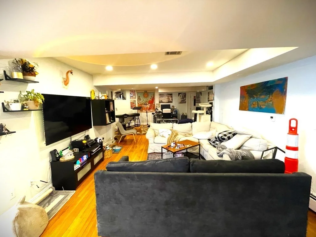 2 bed, 1 bath apartment for rent at 19 Abbottsford Rd Unit 3, Coolidge Corner — photo 3 of 13