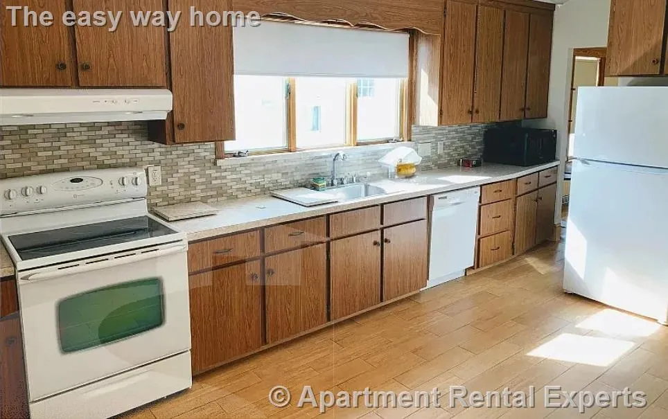 4 bed, 2 bath apartment for rent at 19 Adams St, East Arlington — photo 4 of 21