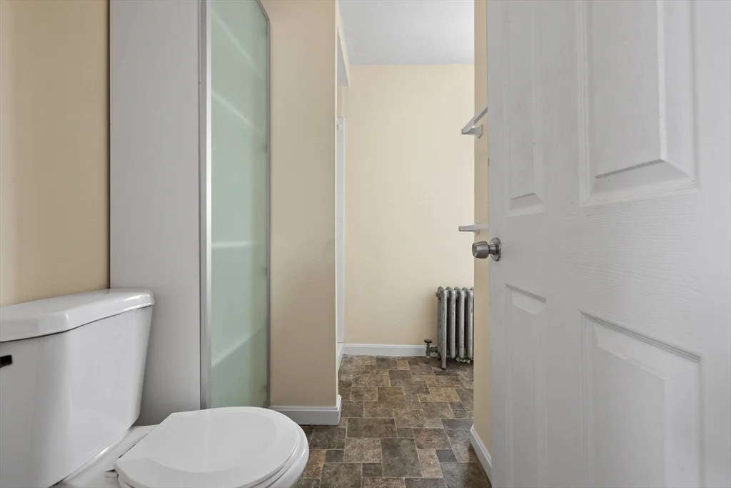 2 bed, 1 bath apartment for rent at 19 Alfred St Unit 2, Everett — photo 5 of 16