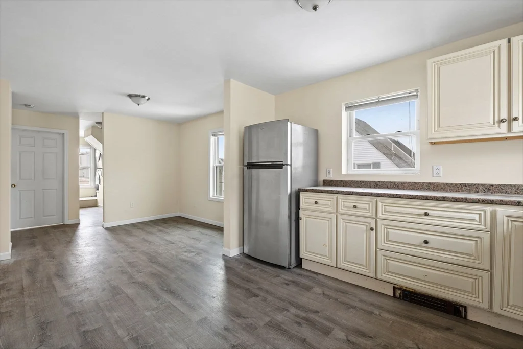 2 bed, 1 bath apartment for rent at 19 Alfred St Unit 2, Everett — photo 2 of 16