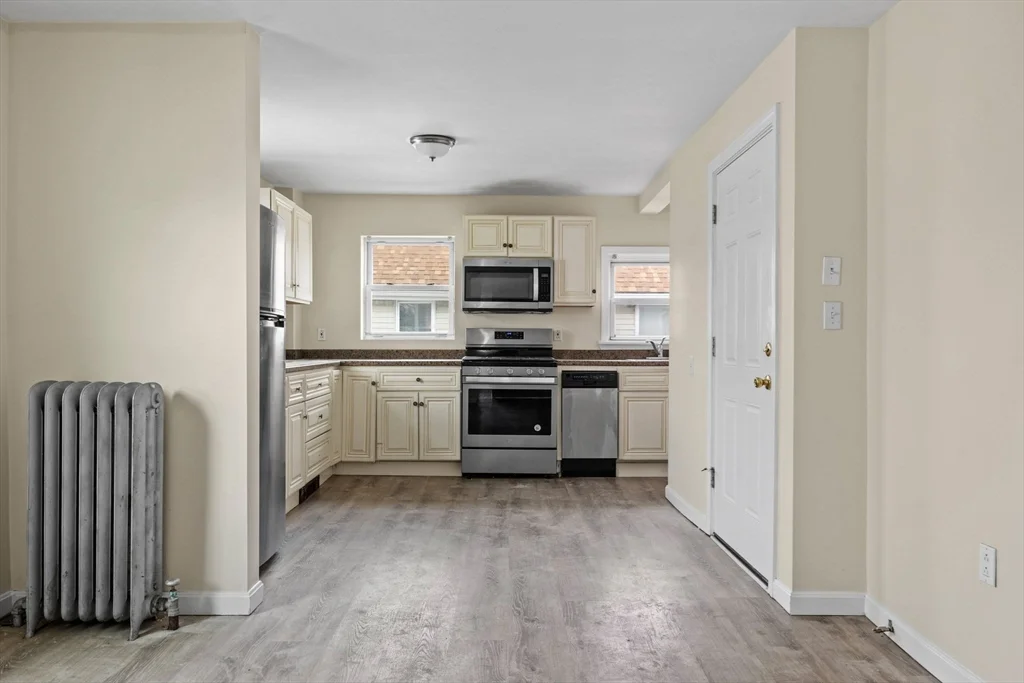 2 bed, 1 bath apartment for rent at 19 Alfred St Unit 2, Everett