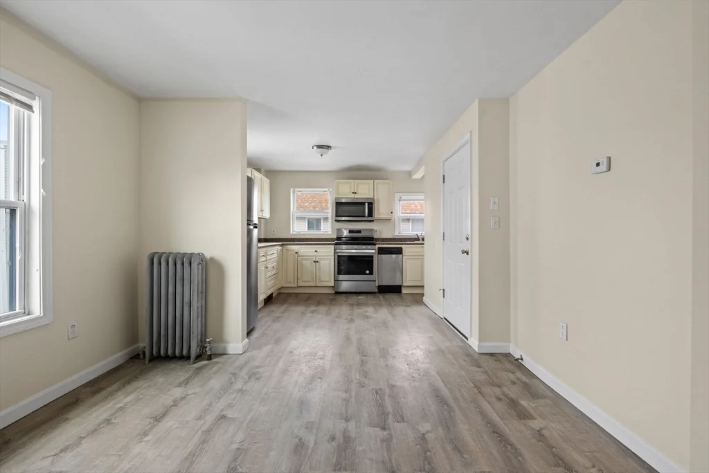 2 bed, 1 bath apartment for rent at 19 Alfred St Unit 2, Everett — photo 4 of 16