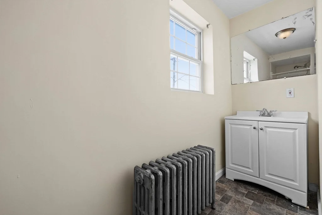 2 bed, 1 bath apartment for rent at 19 Alfred St Unit 2, Everett — photo 6 of 16