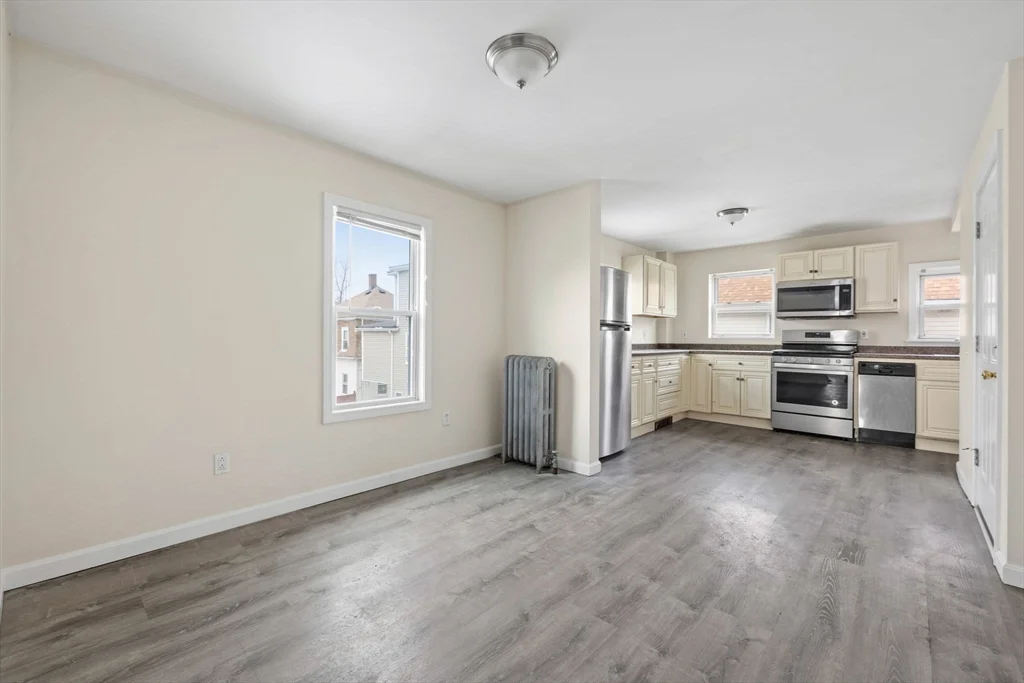 2 bed, 1 bath apartment for rent at 19 Alfred St Unit 2, Everett — photo 3 of 16