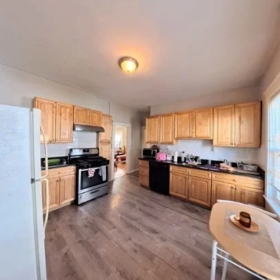 3 bed, 1 bath apartment for rent at 19 Arden St Unit 1, Allston