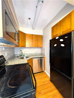 1 bed, 1 bath apartment for rent at 19 Arizona Ter Unit 2, Arlington — photo 2 of 12