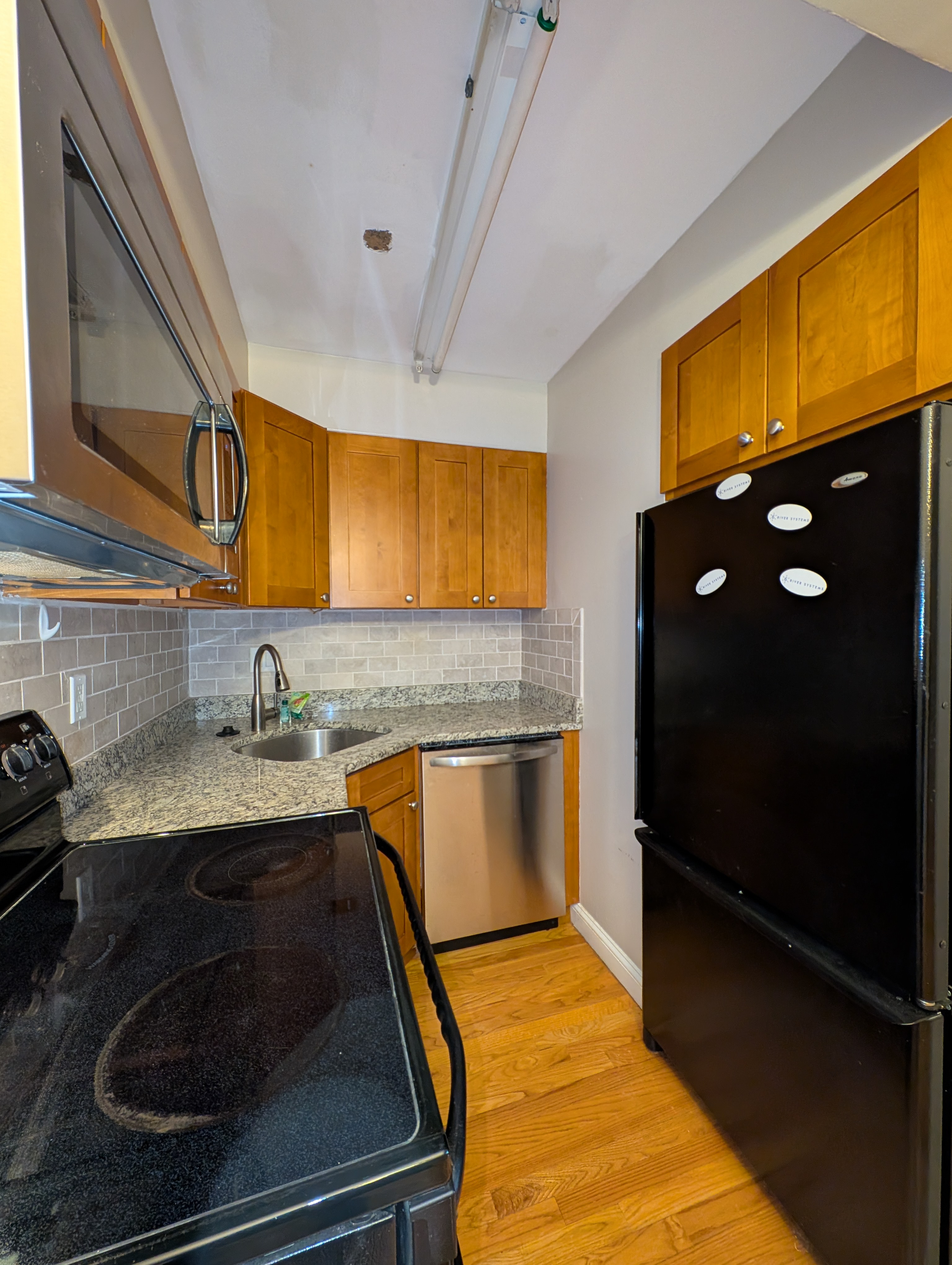 1 bed, 1 bath apartment for rent at 19 Arizona Ter Unit 4, Arlington — photo 3 of 12