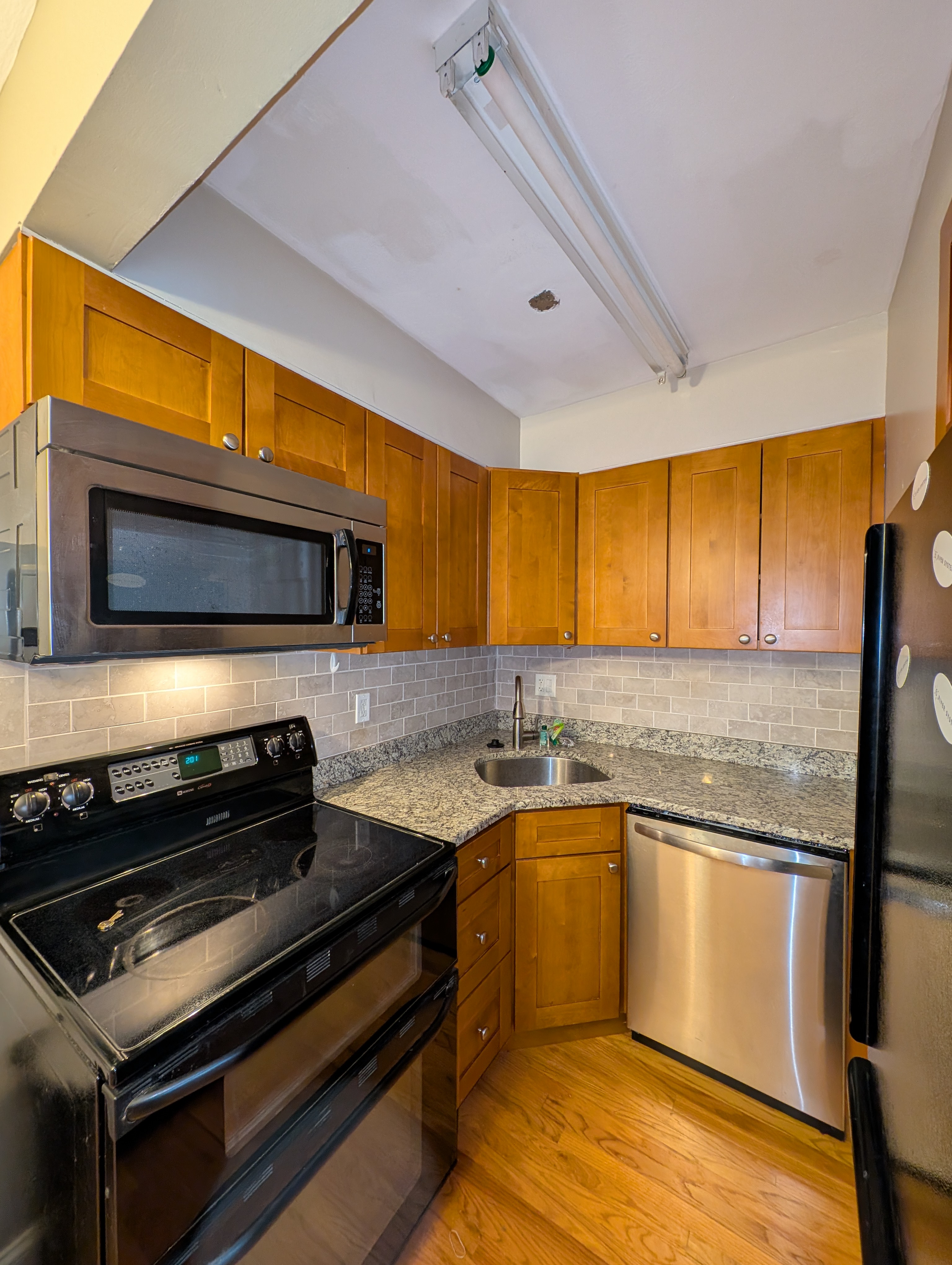 1 bed, 1 bath apartment for rent at 19 Arizona Ter Unit 4, Arlington — photo 2 of 12