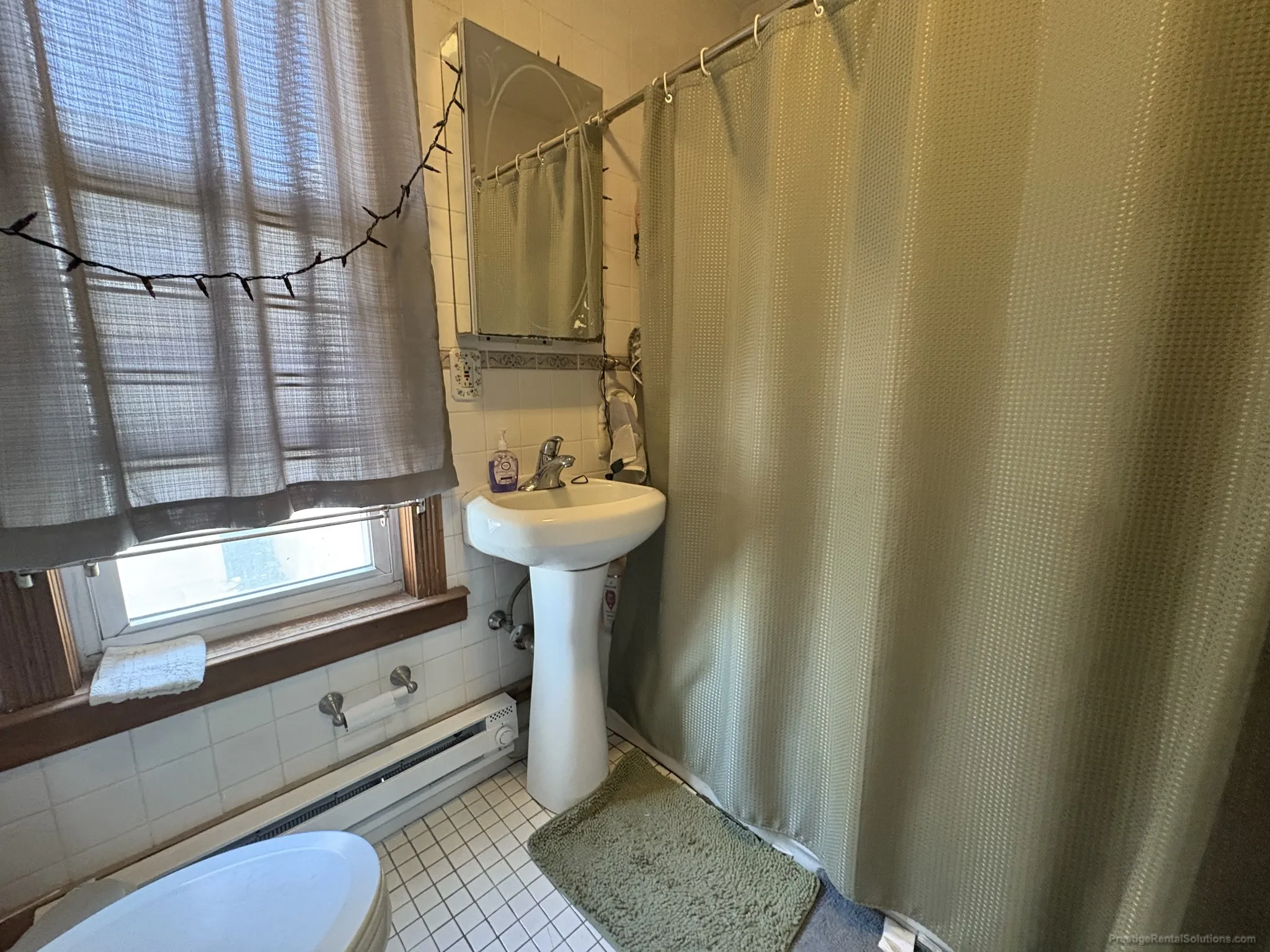 4 bed, 2 bath apartment for rent at 19 Ashford St Unit 1, Allston — photo 15 of 20