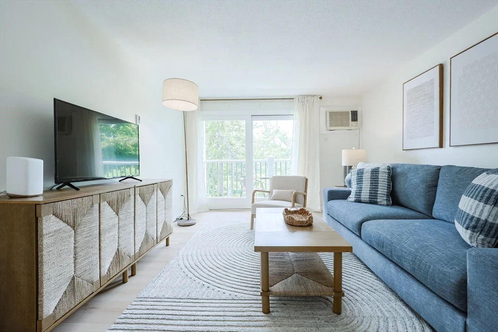 2 bed, 1 bath apartment for rent at 19 Atlantic Unit 16, Bass Rocks — photo 7 of 28