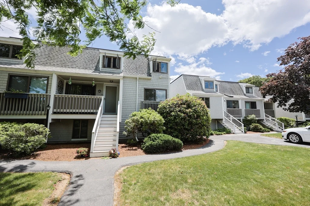 2 bed, 1 bath apartment for rent at 19 Atlantic Unit 16, Bass Rocks — photo 2 of 28