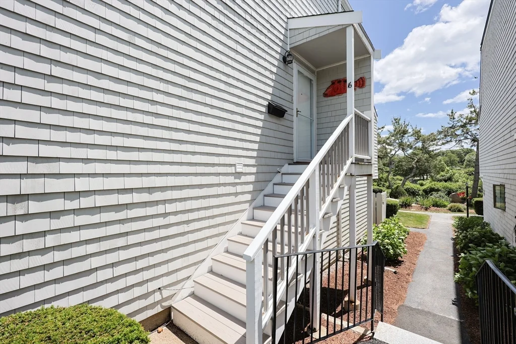 2 bed, 1 bath apartment for rent at 19 Atlantic Unit 16, Bass Rocks — photo 26 of 28