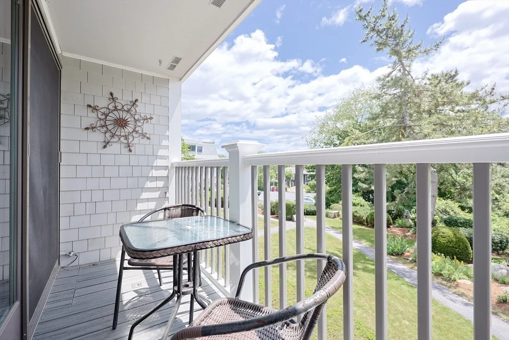 2 bed, 1 bath apartment for rent at 19 Atlantic Unit 16, Bass Rocks — photo 5 of 28