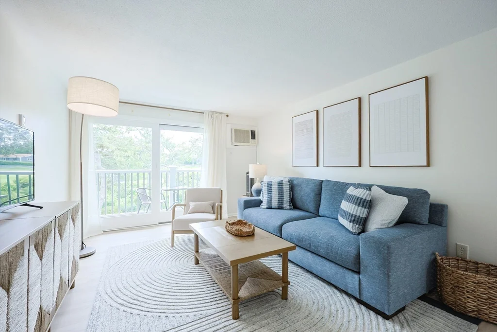 2 bed, 1 bath apartment for rent at 19 Atlantic Unit 16, Bass Rocks — photo 8 of 28