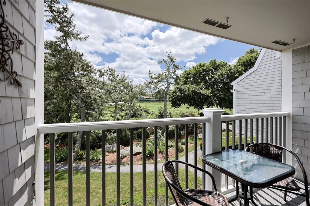 2 bed, 1 bath apartment for rent at 19 Atlantic Unit 16, Bass Rocks — photo 3 of 28