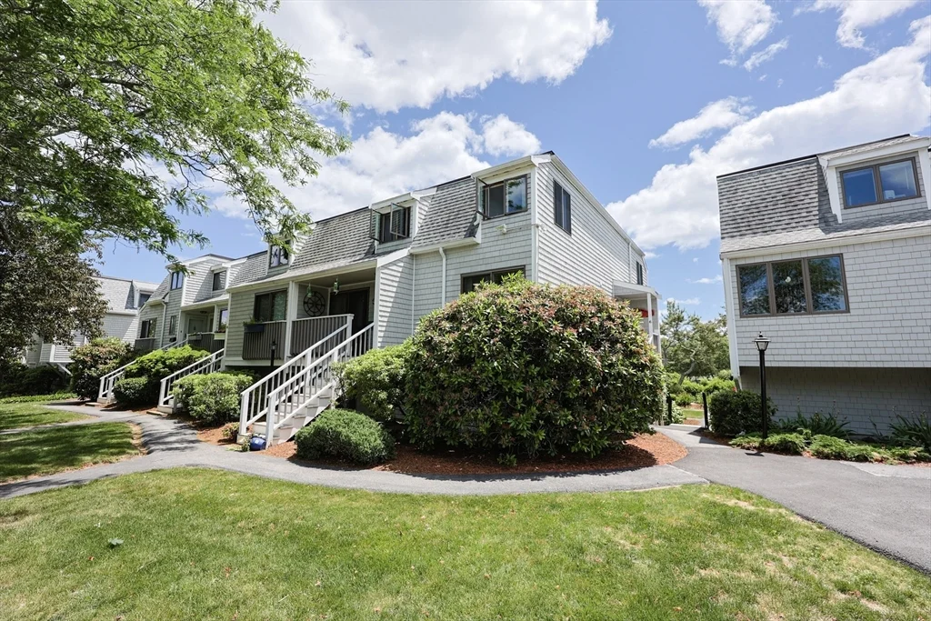 2 bed, 1 bath apartment for rent at 19 Atlantic Unit 16, Bass Rocks