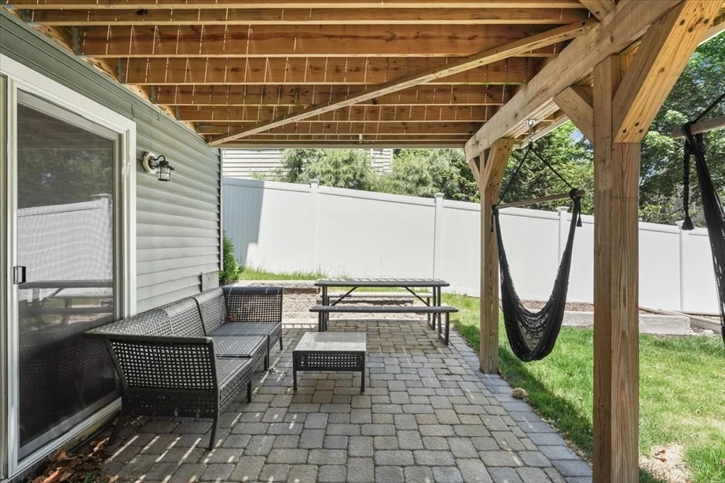 4 bed, 4+ bath apartment for rent at 19 Baldwin Rd, Waltham — photo 31 of 34
