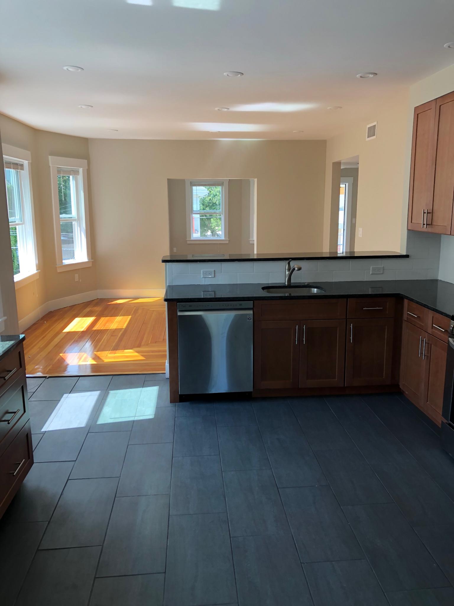 3 bed, 2 bath apartment for rent at 19 Banks St Unit 1, Banks Square — photo 3 of 10