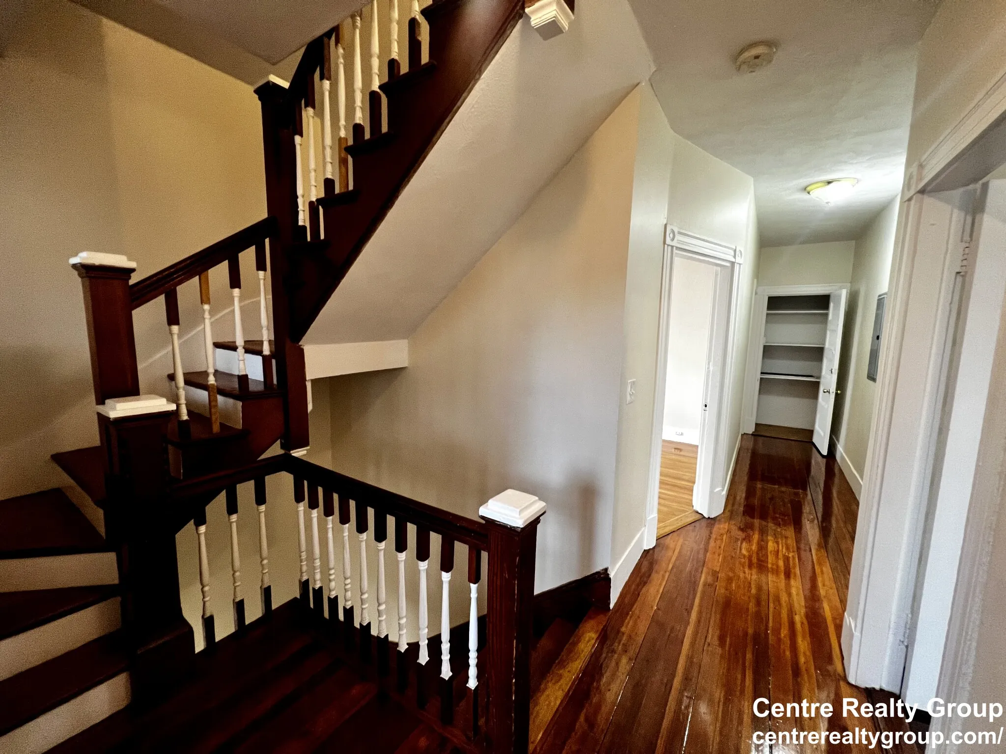 5 bed, 2 bath apartment for rent at 19 Banks St Unit 2, Spring Hill — photo 5 of 13