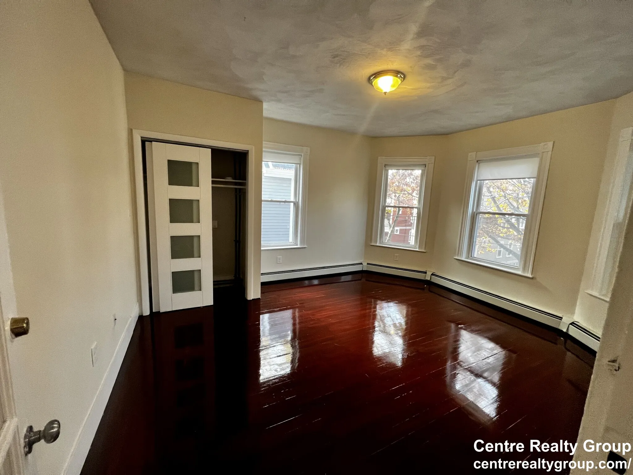 5 bed, 2 bath apartment for rent at 19 Banks St Unit 2, Spring Hill — photo 1 of 13
