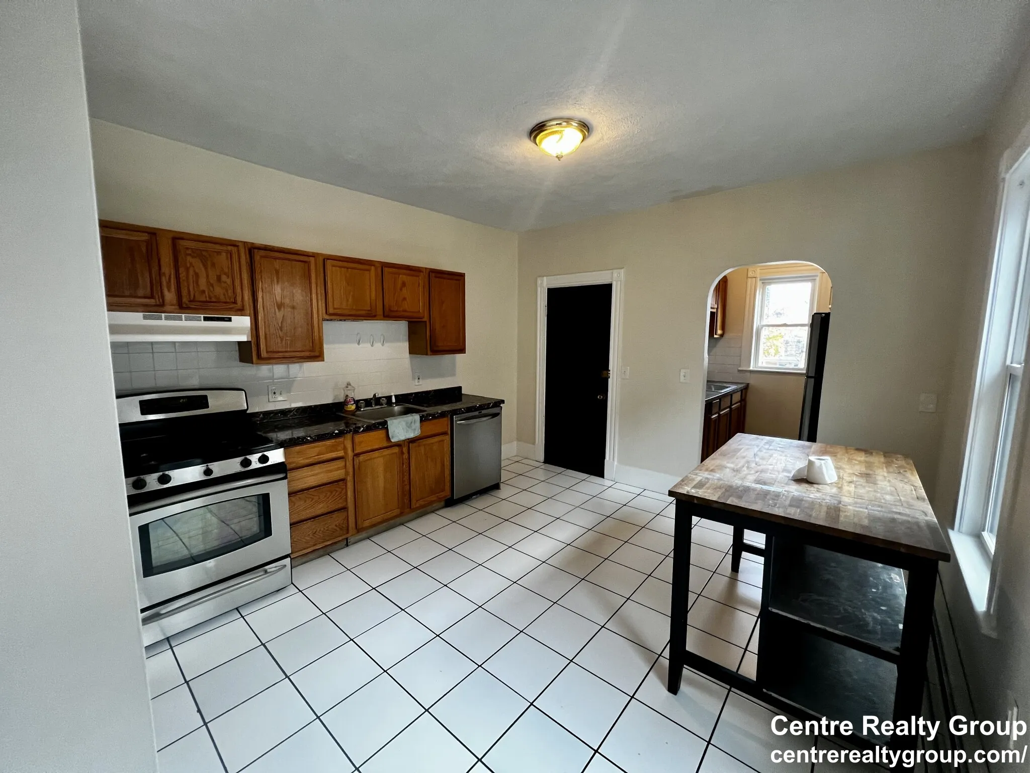 5 bed, 2 bath apartment for rent at 19 Banks St Unit 2, Spring Hill — photo 7 of 13