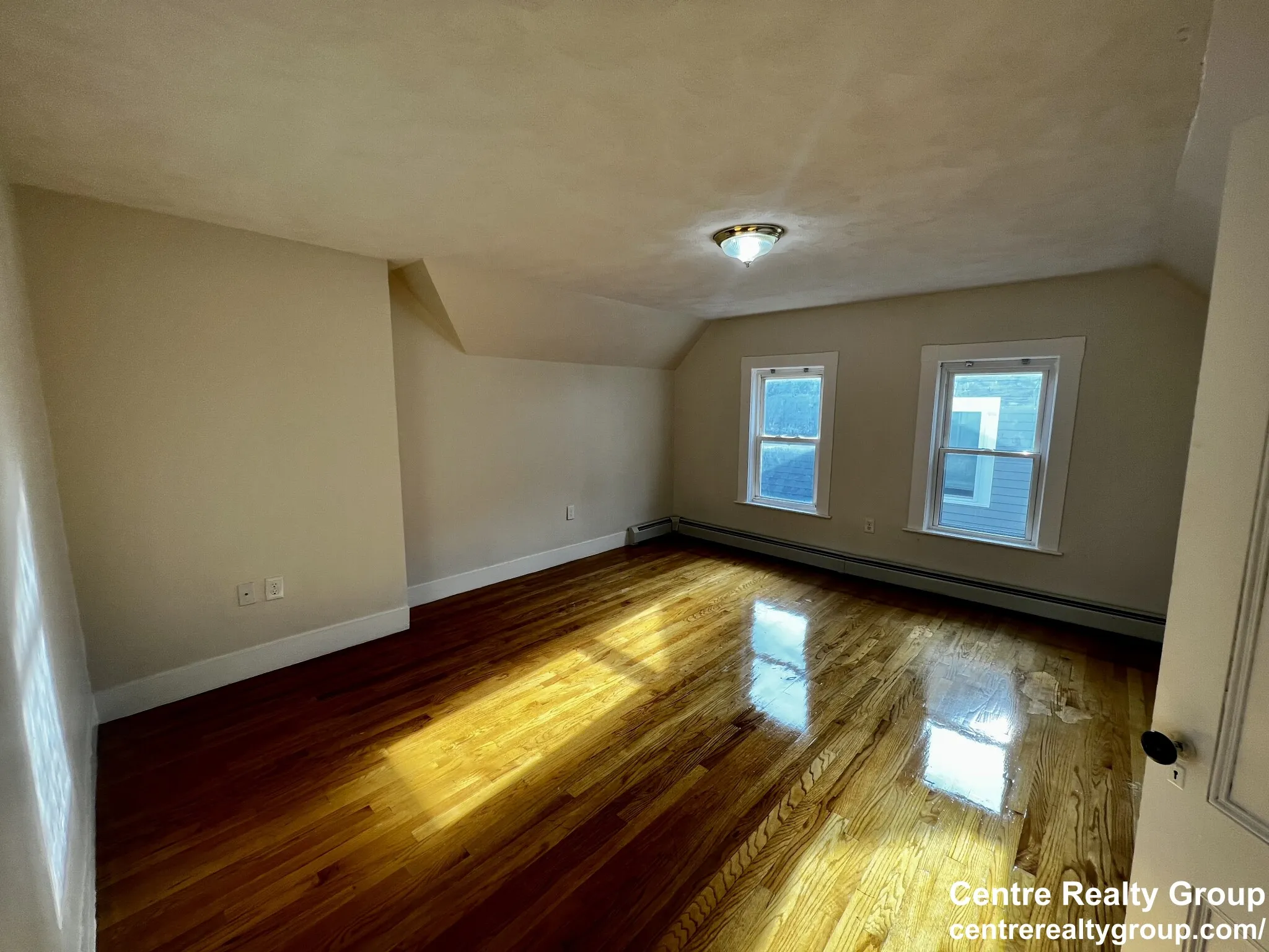 5 bed, 2 bath apartment for rent at 19 Banks St Unit 2, Spring Hill — photo 11 of 13