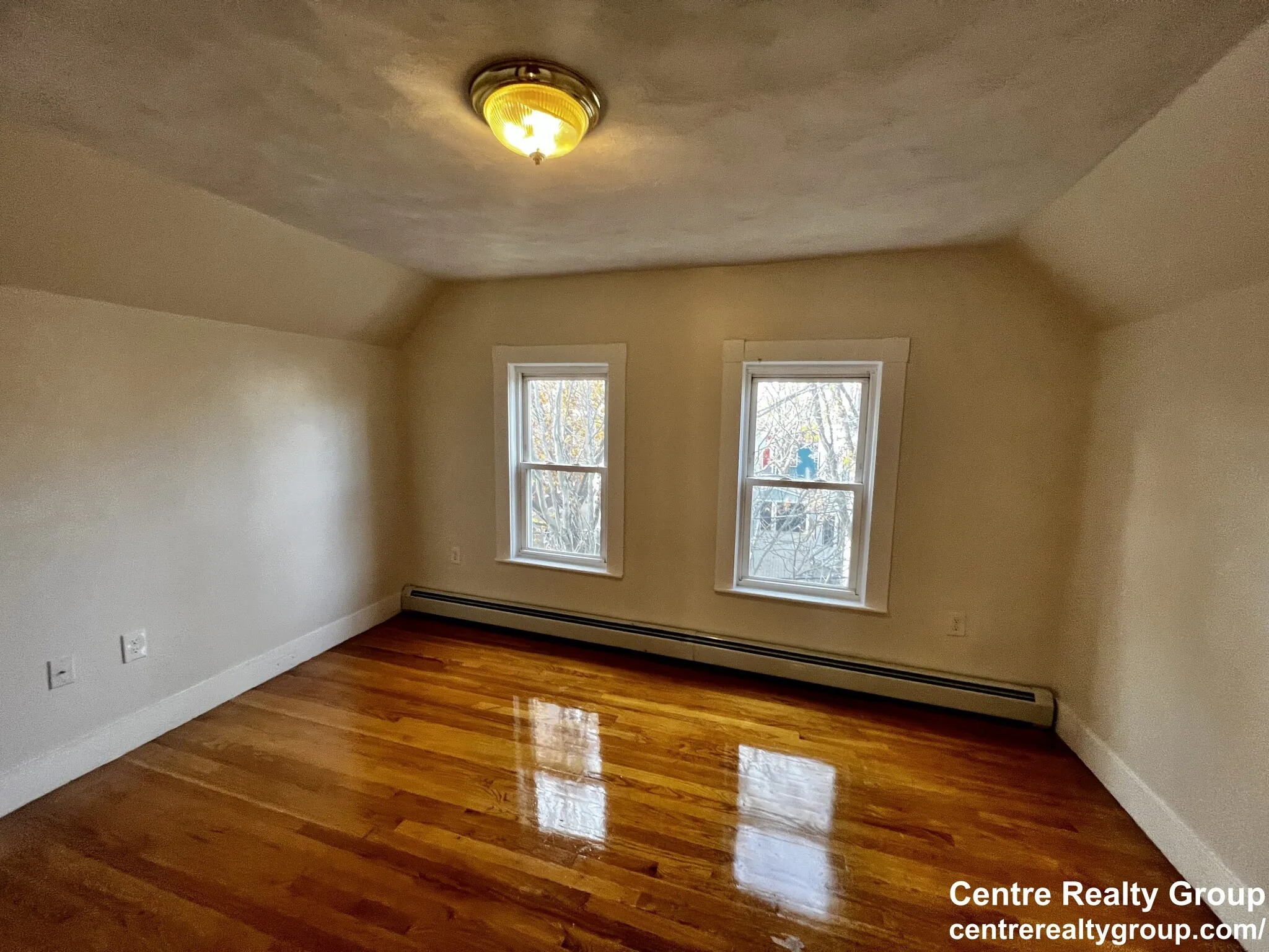 5 bed, 2 bath apartment for rent at 19 Banks St Unit 2, Spring Hill — photo 12 of 13