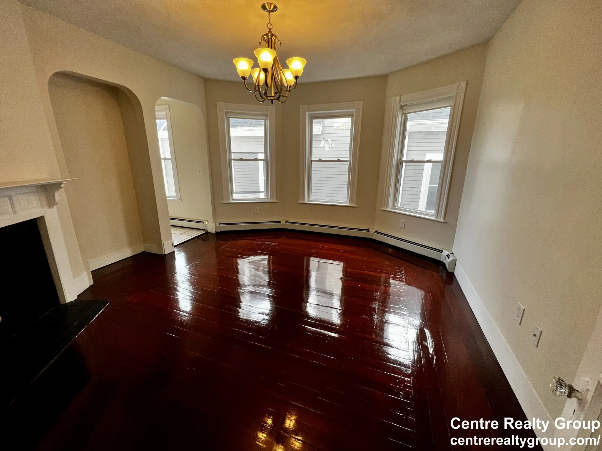5 bed, 2 bath apartment for rent at 19 Banks St Unit 2, Spring Hill — photo 3 of 13
