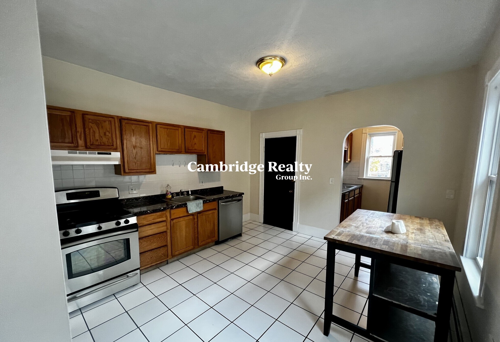 5 bed, 2 bath apartment for rent at 19 Banks St Unit 2T, Spring Hill — photo 1 of 11