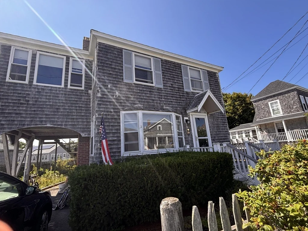 4 bed, 1 bath apartment for rent at 19 Bay Ave Winter Rental Unit 1, Marshfield — photo 1 of 15