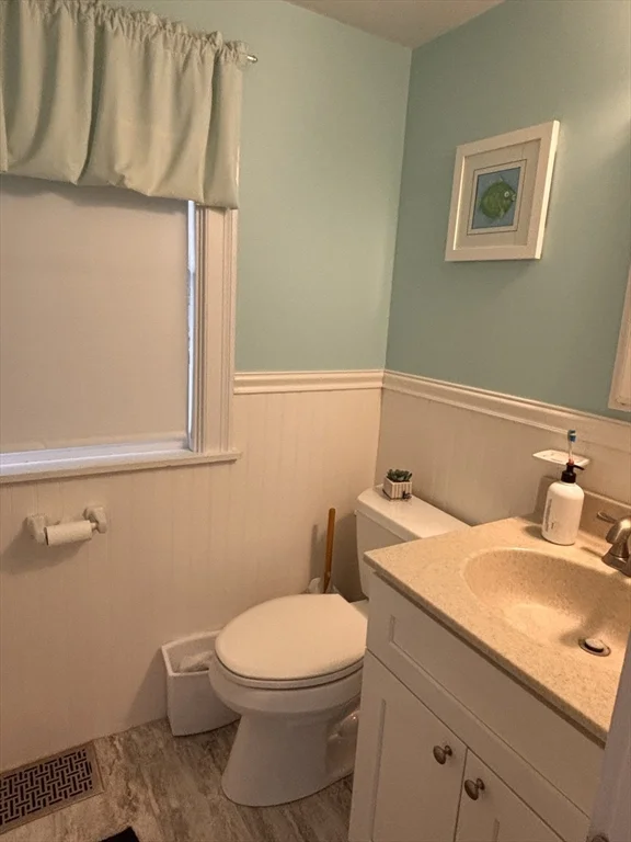 4 bed, 1 bath apartment for rent at 19 Bay Ave Winter Rental Unit 1, Marshfield — photo 6 of 15