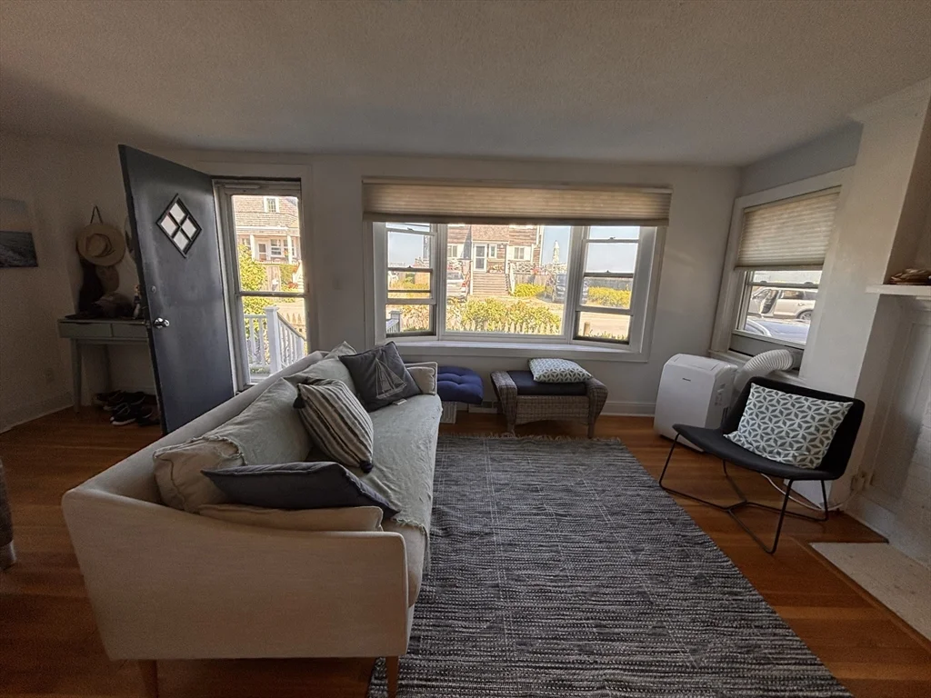 4 bed, 1 bath apartment for rent at 19 Bay Ave Winter Rental Unit 1, Marshfield — photo 5 of 15