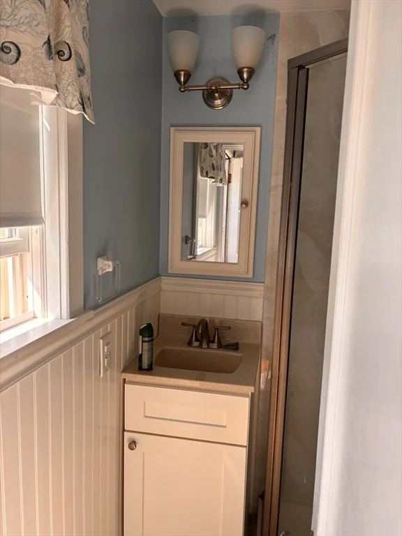 4 bed, 1 bath apartment for rent at 19 Bay Ave Winter Rental Unit 1, Marshfield — photo 14 of 15