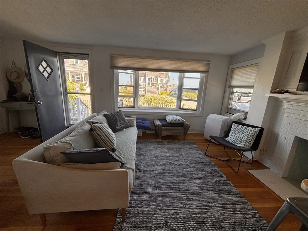 4 bed, 1 bath apartment for rent at 19 Bay Ave Winter Rental Unit 1, Marshfield — photo 15 of 15