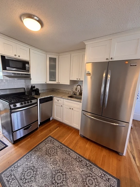 4 bed, 1 bath apartment for rent at 19 Bay Ave Winter Rental Unit 1, Marshfield — photo 3 of 15