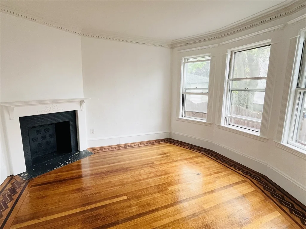3 bed, 1 bath apartment for rent at 19 Beach Rd Unit 1, Winthrop — photo 8 of 9