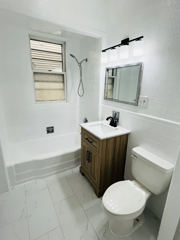 3 bed, 1 bath apartment for rent at 19 Beach Rd Unit 1, Winthrop — photo 9 of 9
