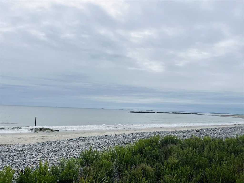 3 bed, 1 bath apartment for rent at 19 Beach Rd Unit 1, Winthrop — photo 2 of 9
