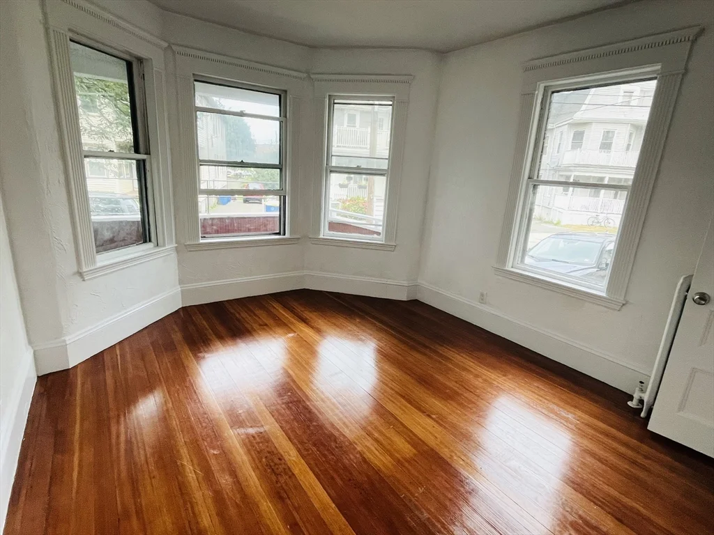 3 bed, 1 bath apartment for rent at 19 Beach Rd Unit 1, Winthrop — photo 5 of 9