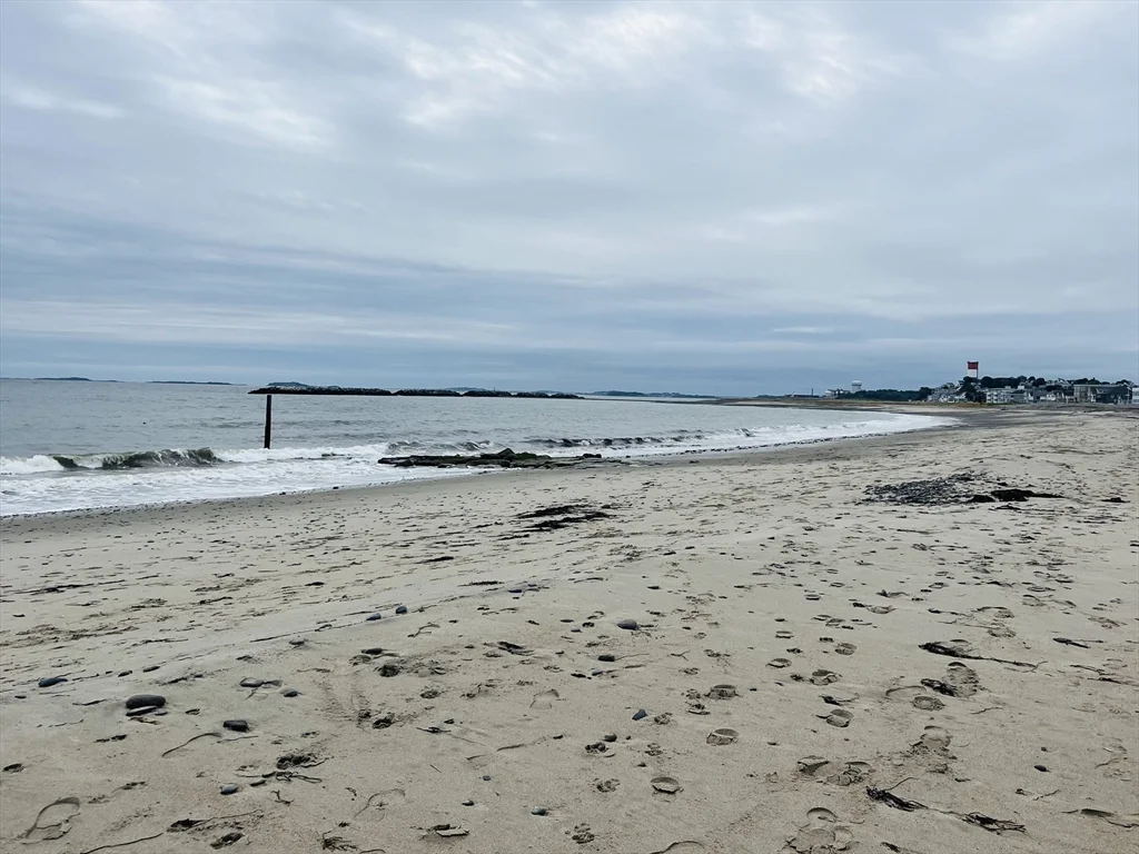 3 bed, 1 bath apartment for rent at 19 Beach Rd Unit 1, Winthrop