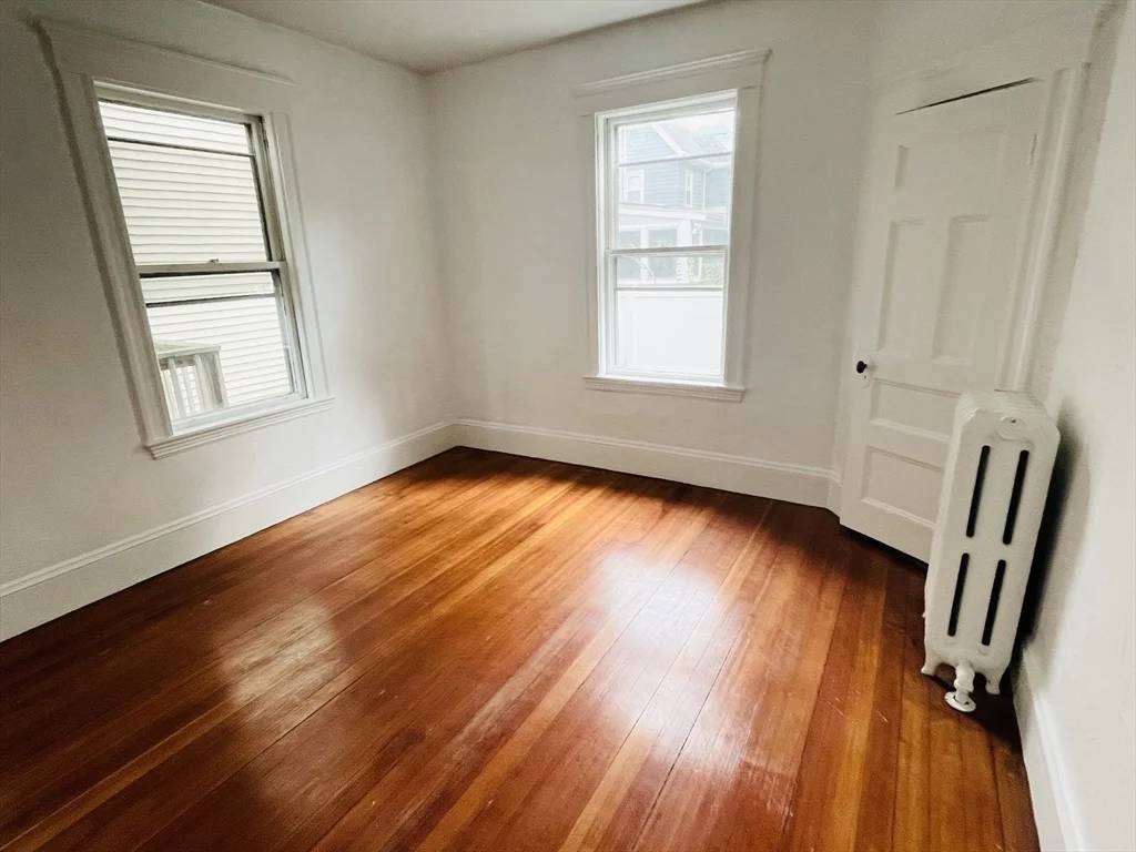 3 bed, 1 bath apartment for rent at 19 Beach Rd Unit 1, Winthrop — photo 7 of 9