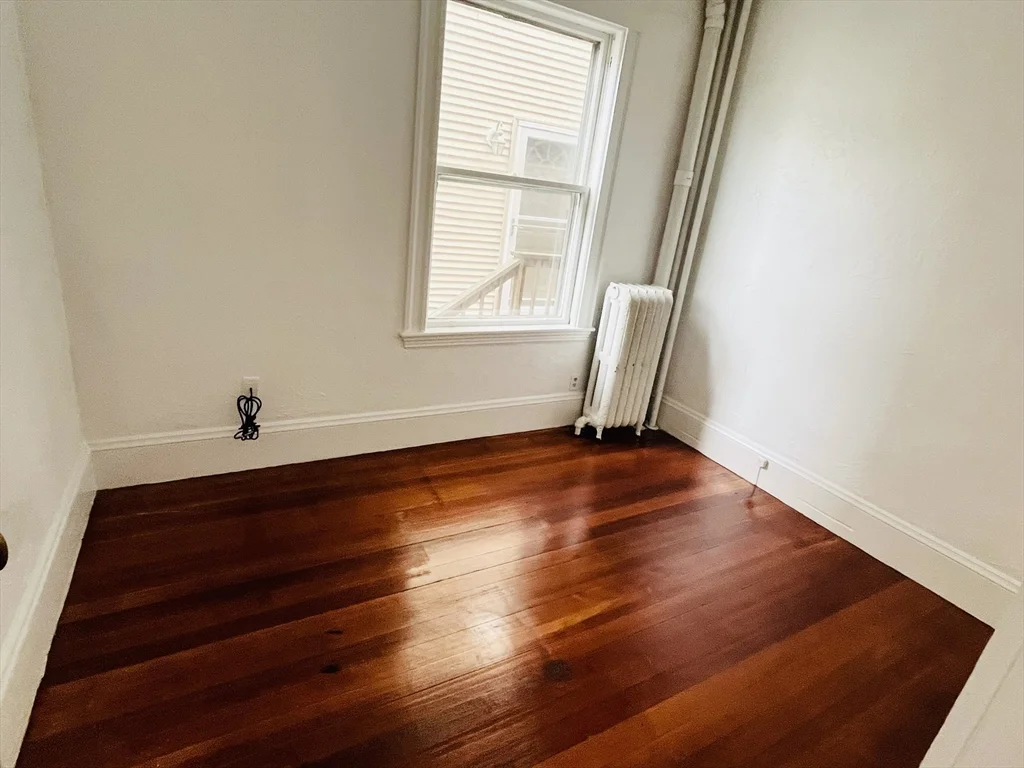 3 bed, 1 bath apartment for rent at 19 Beach Rd Unit 1, Winthrop — photo 6 of 9