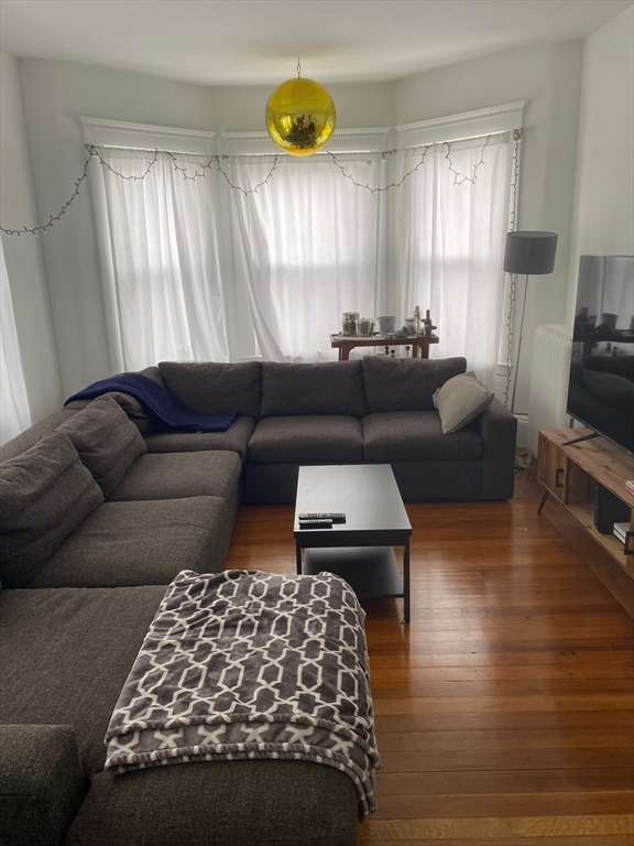 2 bed, 2 bath apartment for rent at 19 Beach Rd Unit 2, Winthrop — photo 3 of 21
