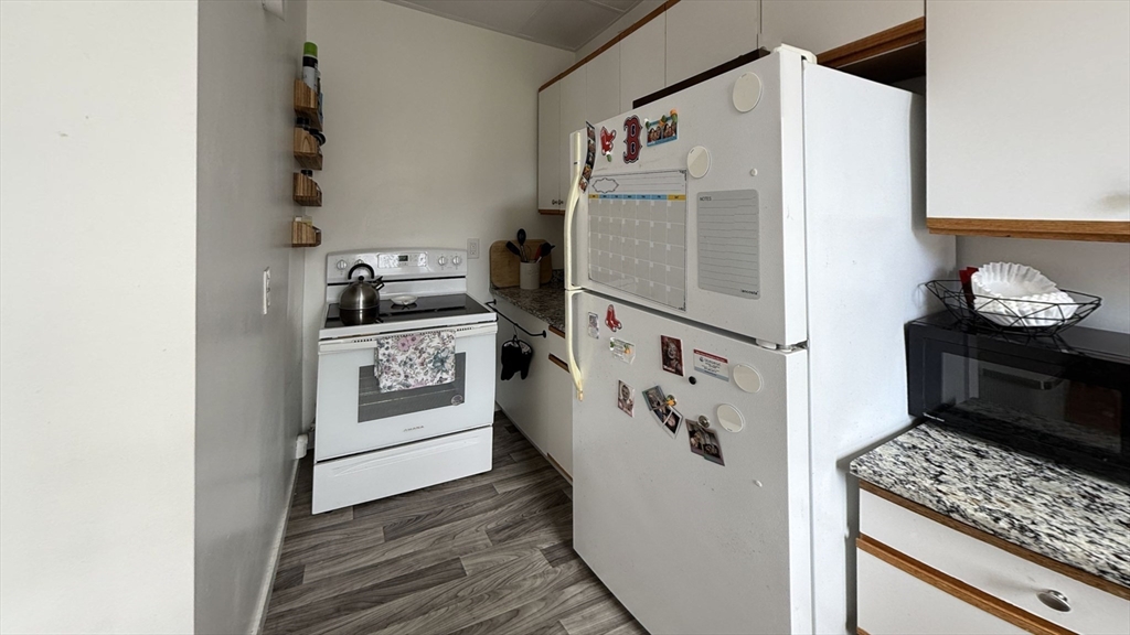2 bed, 2 bath apartment for rent at 19 Beach Rd Unit 2, Winthrop — photo 6 of 21